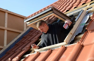 Pose de fenêtres de toit Velux à Houssay
